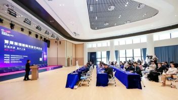 中外艺术家齐聚<b>深圳国际光影艺术</b>论坛，聚焦光影科技、点亮艺术之光
