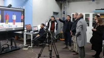 从“<b>科技冬奥</b>”到“虚拟未来”① ｜ 外国小伙惊叹的冬奥科技在北京电影学院找到了！