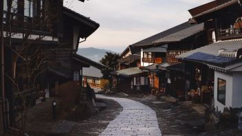 后疫情时代，文旅业面对“文化苦旅”的局面，沉浸式文旅“爆火”后应该如何运营？