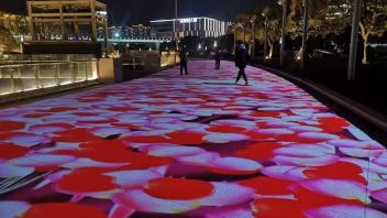 漫步<b>光之海</b>，别样“夜南站”！