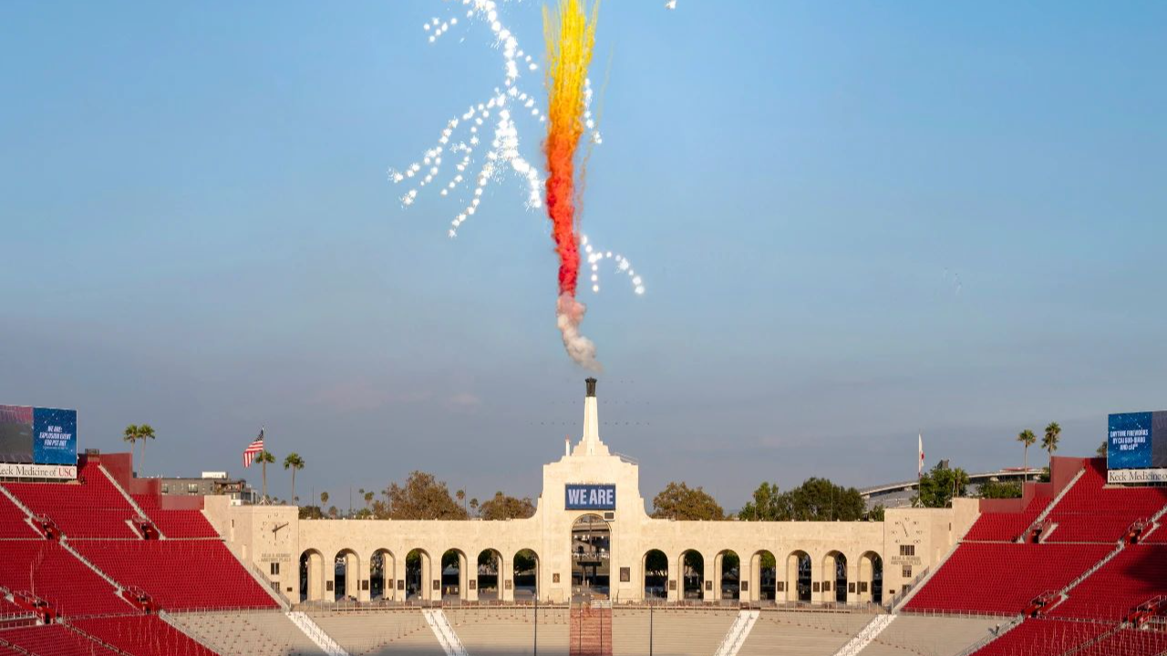 白日烟花作品《WE ARE：为PST ART所作爆破计划》