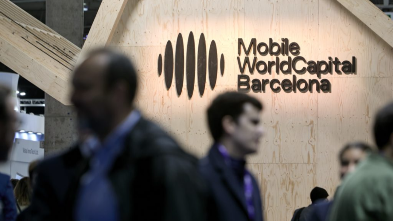 沉浸式互动体验作品《Mobile World Capital》