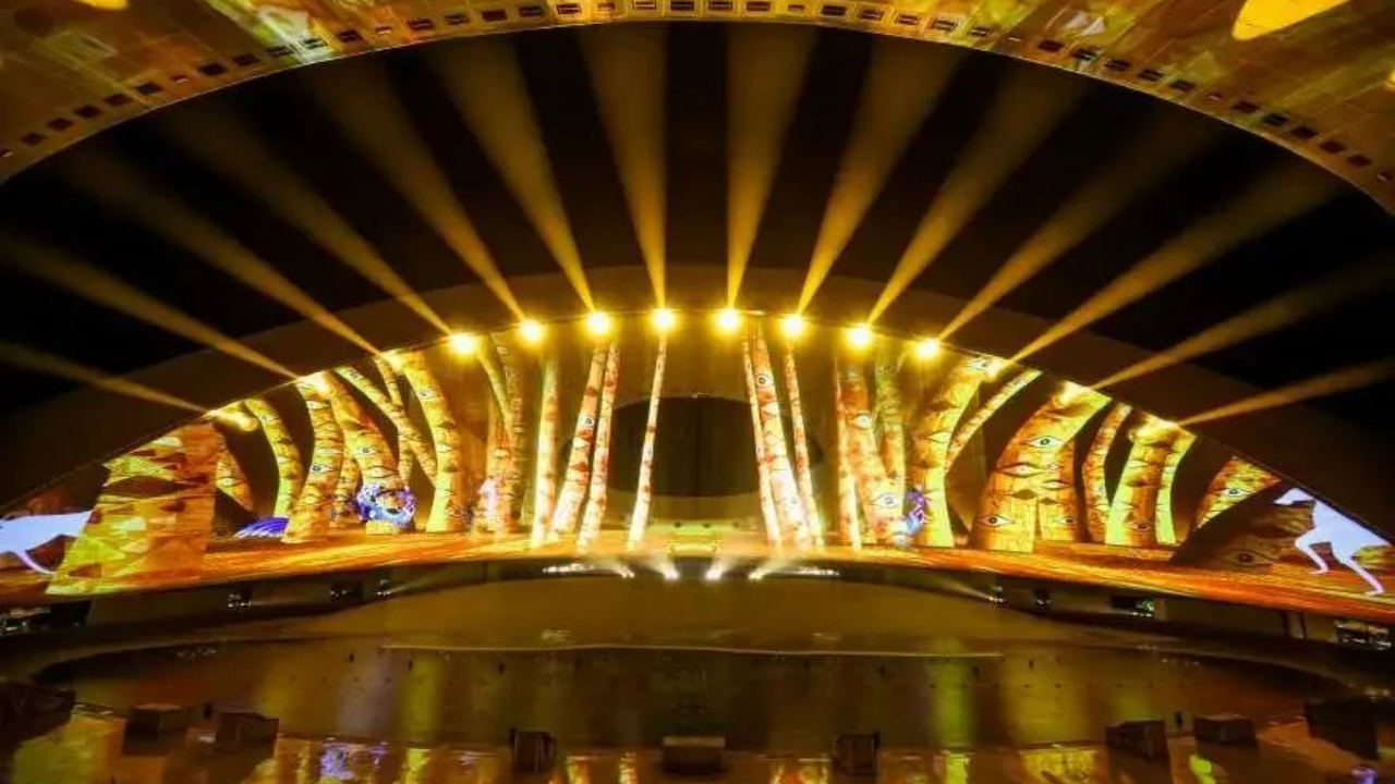 驻场多媒体水秀演出《拥吻星辰》