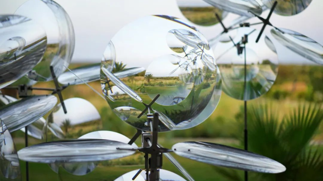 艺术装置《漂浮的云 Lens Cloud》