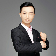 <b>Tom</b>