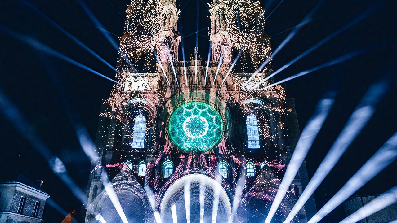 视听作品《Monumental》