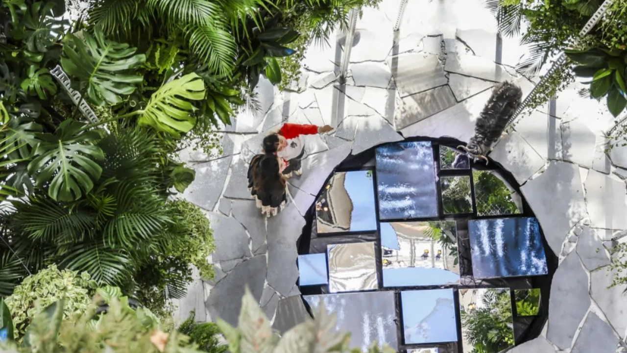 大型场景式互动体验装置《AI 共森》